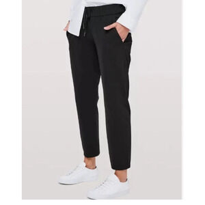 Lululemon Women's On The Fly Pant Style # W5ALWS Travel Pants Sz 2 2477